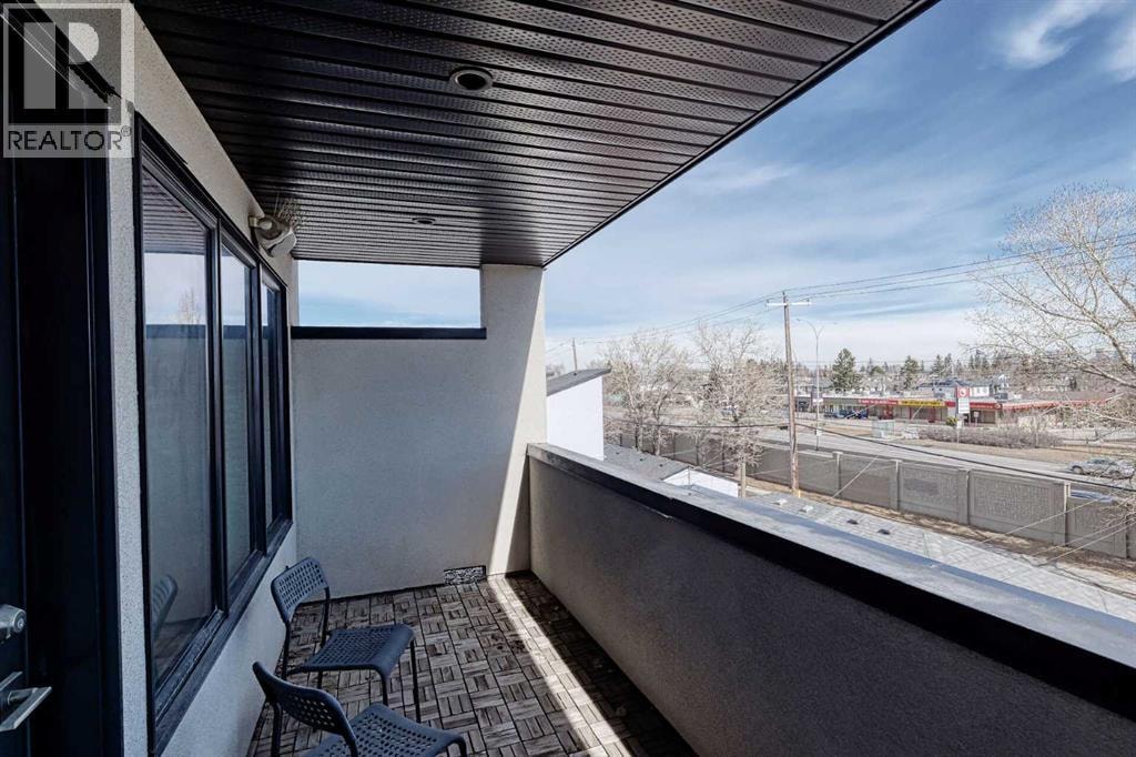 2418 24A Street SW — photo 32