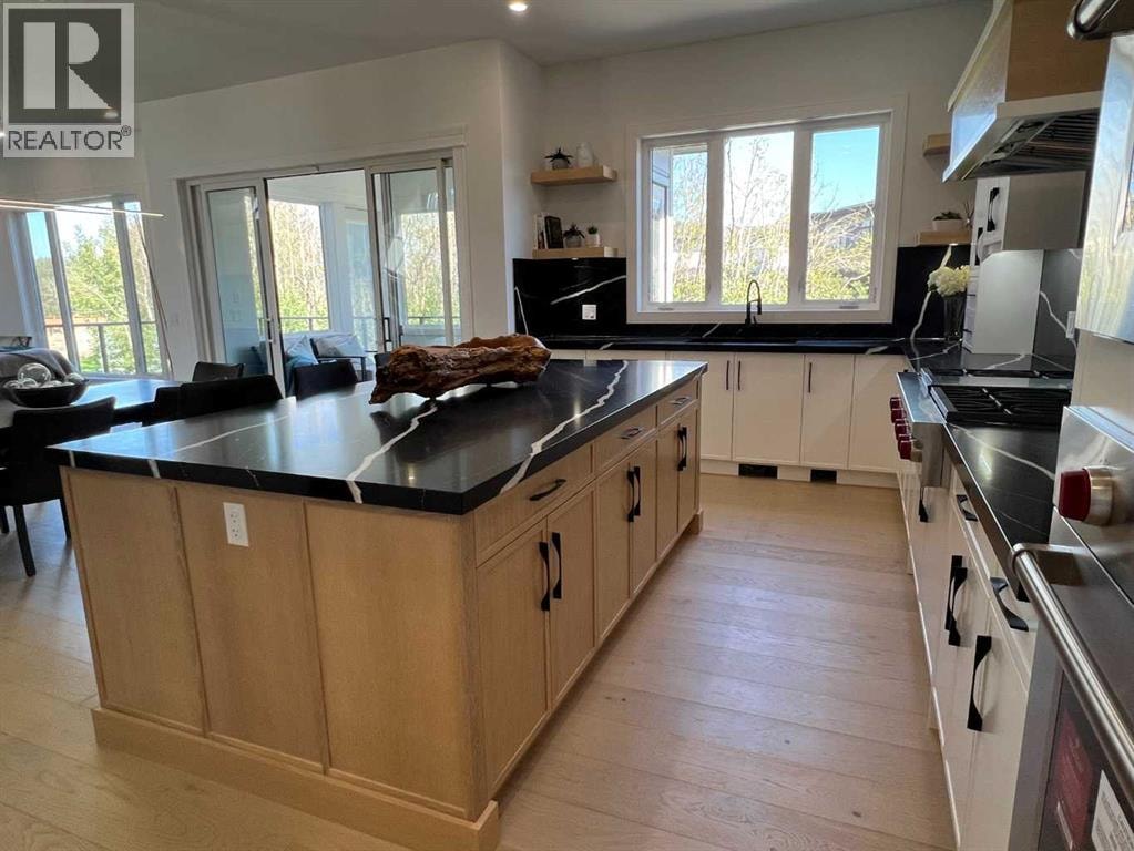 48 Rockcliff Terrace NW — photo 9