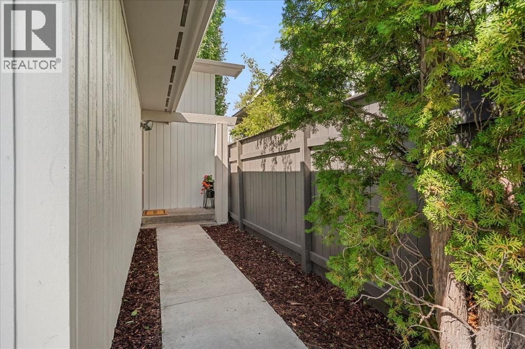 24 Midglen Drive SE — photo 3
