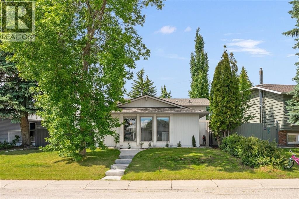 24 Midglen Drive SE — photo 1