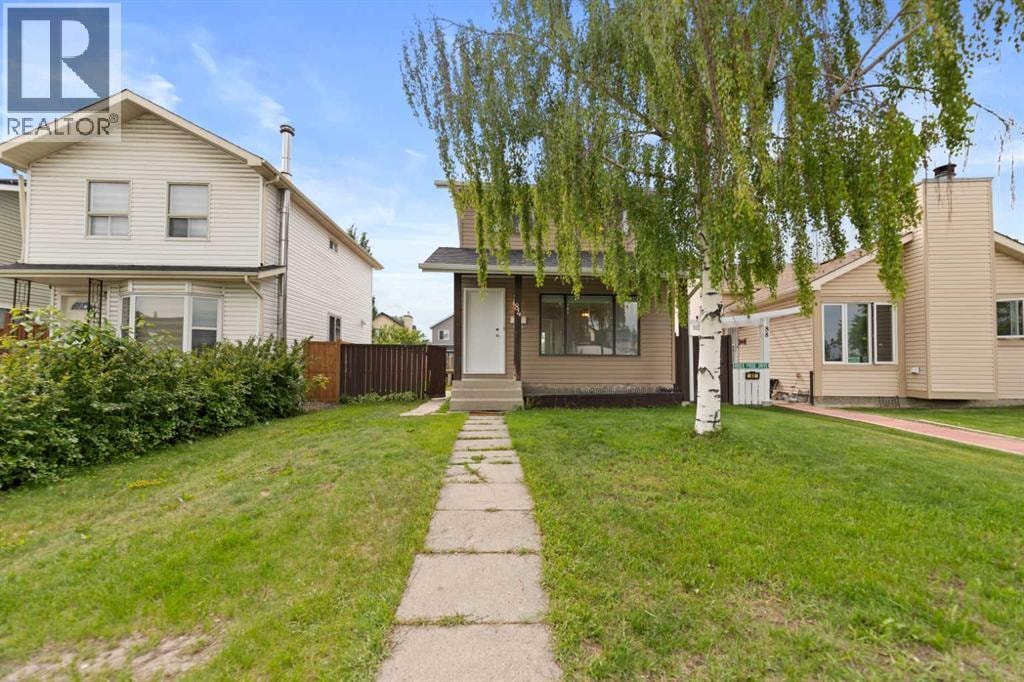 84 Martindale Close NE — photo 1