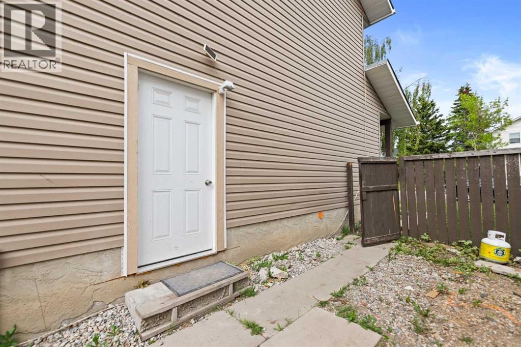 84 Martindale Close NE — photo 3