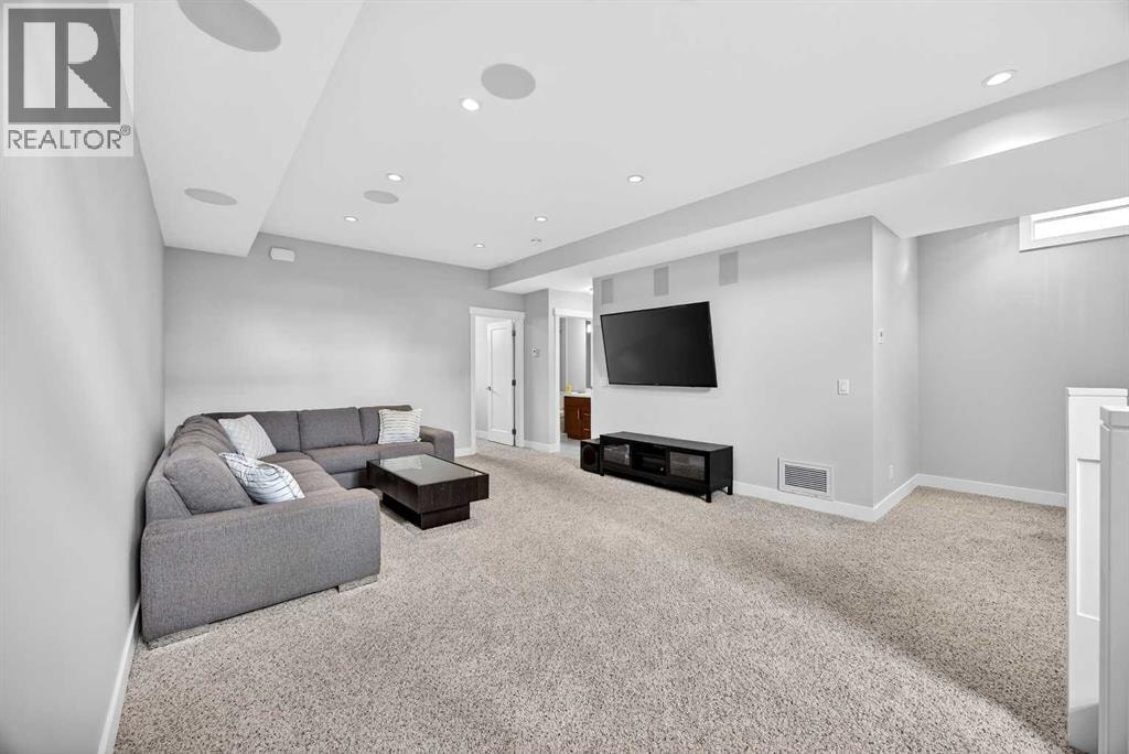 1410 21 Avenue NW — photo 39