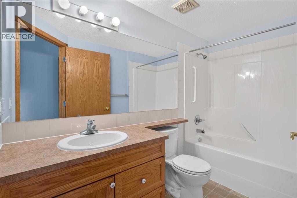 325, 728 Country Hills Road NW — photo 5