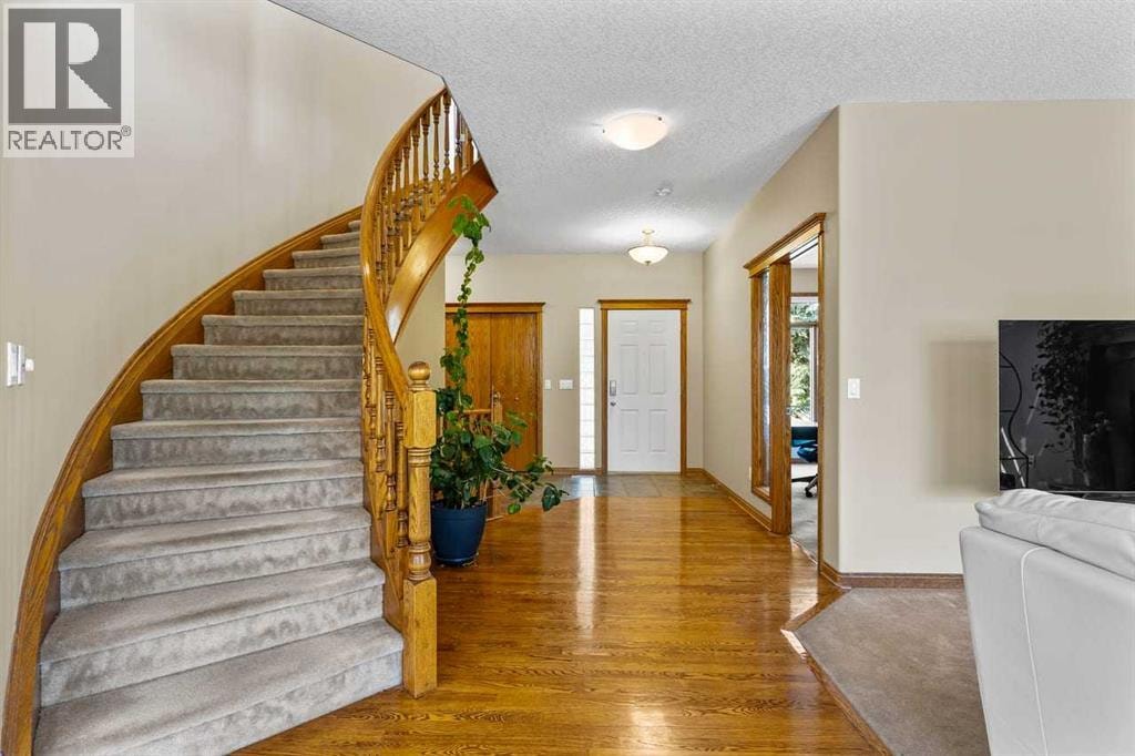 322 Hampstead Way NW — photo 2