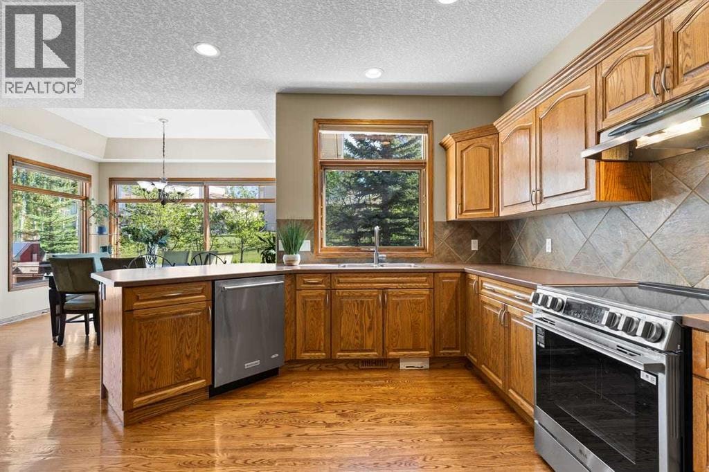 322 Hampstead Way NW — photo 8