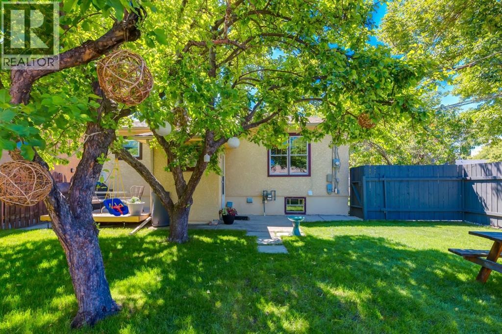 604 10 Avenue NE — photo 38