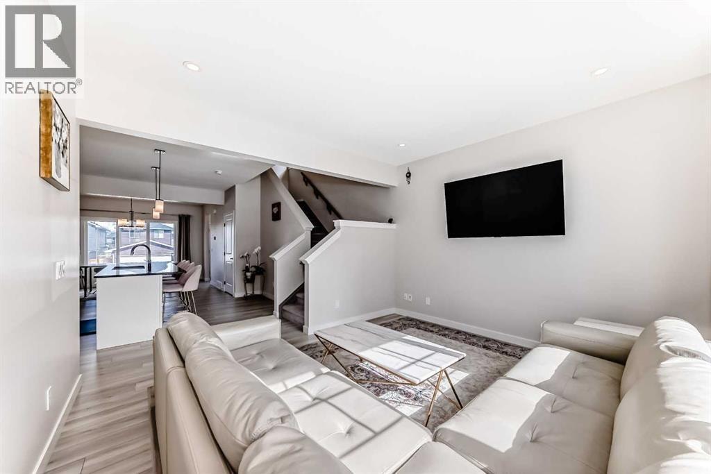 1104 Bayview Gardens SW — photo 3