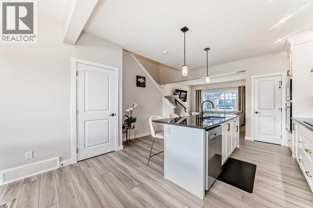 1104 Bayview Gardens SW — photo 7