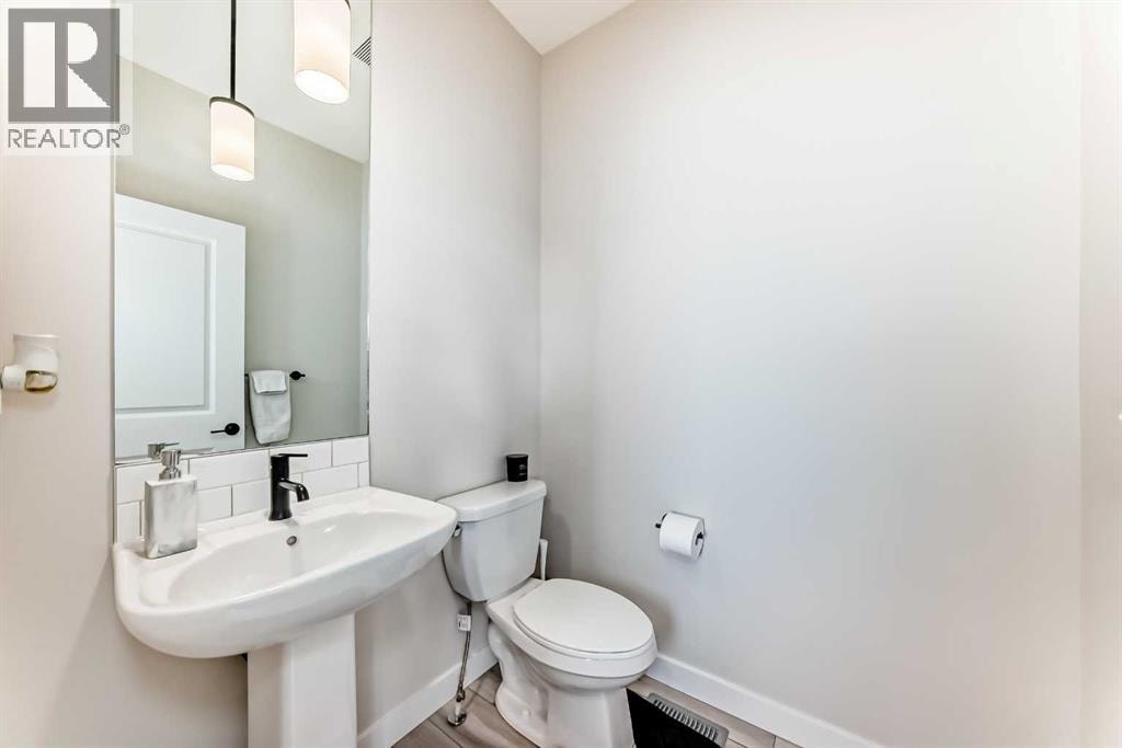 1104 Bayview Gardens SW — photo 19