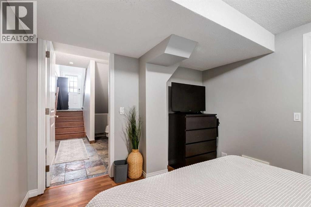 16, 5019 46 Avenue SW — photo 27