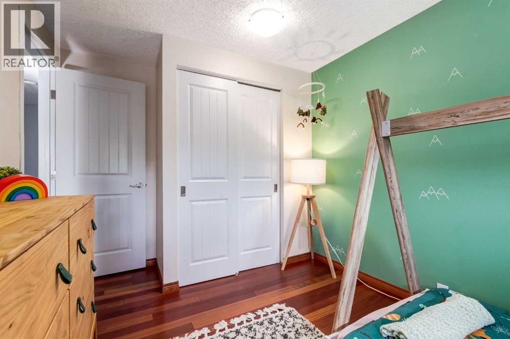 16, 5019 46 Avenue SW — photo 23