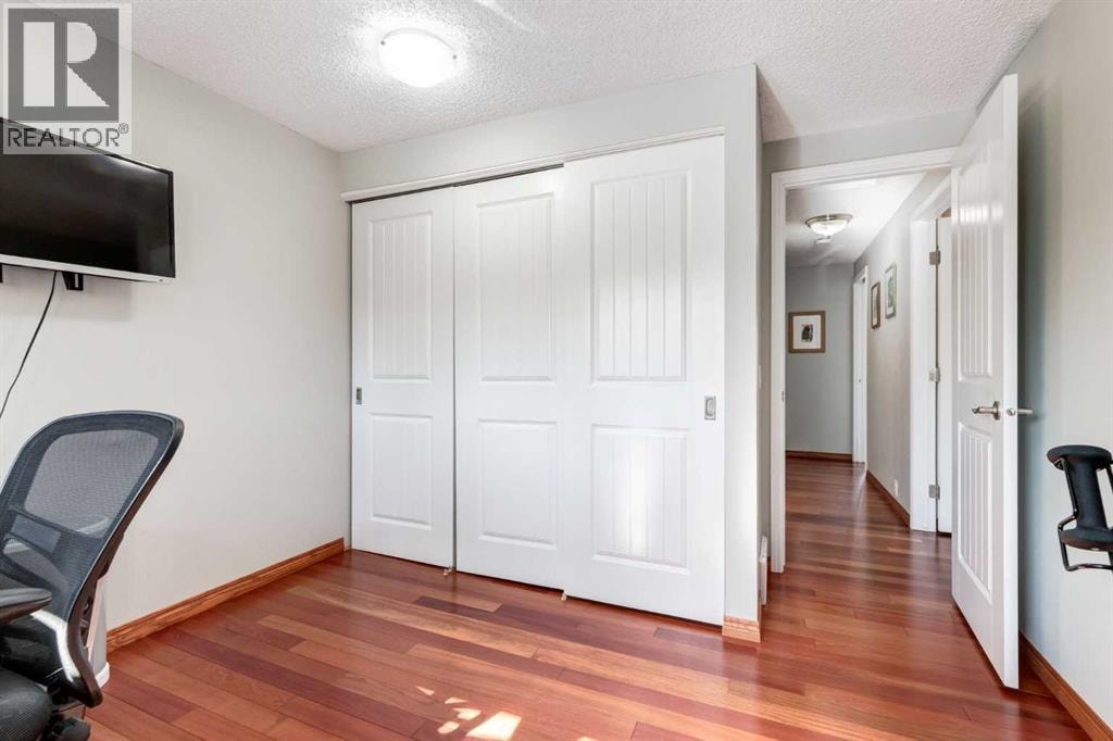 16, 5019 46 Avenue SW — photo 25