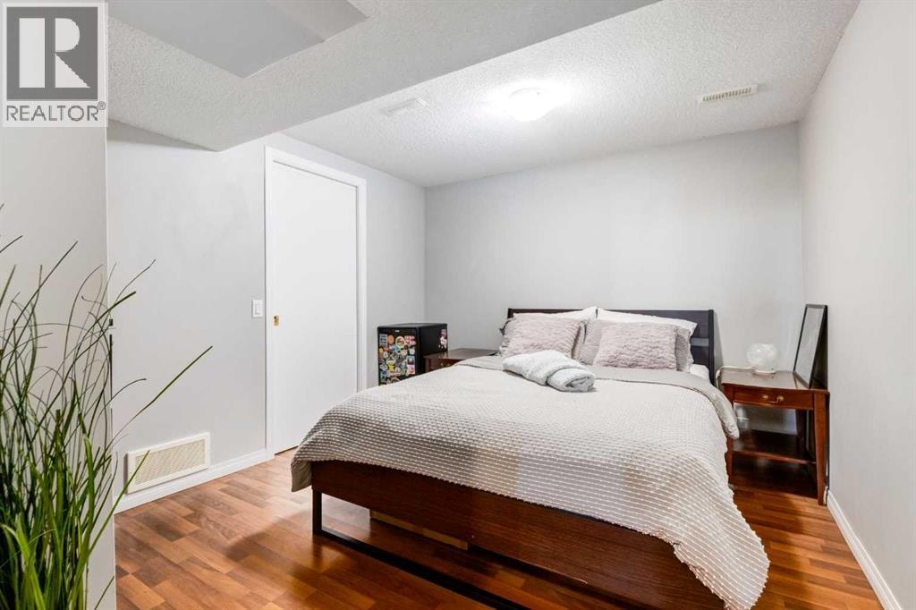 16, 5019 46 Avenue SW — photo 26