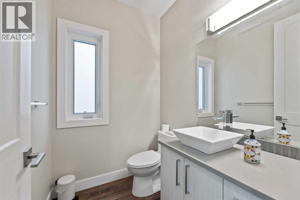 2807 36 Street SW — photo 4