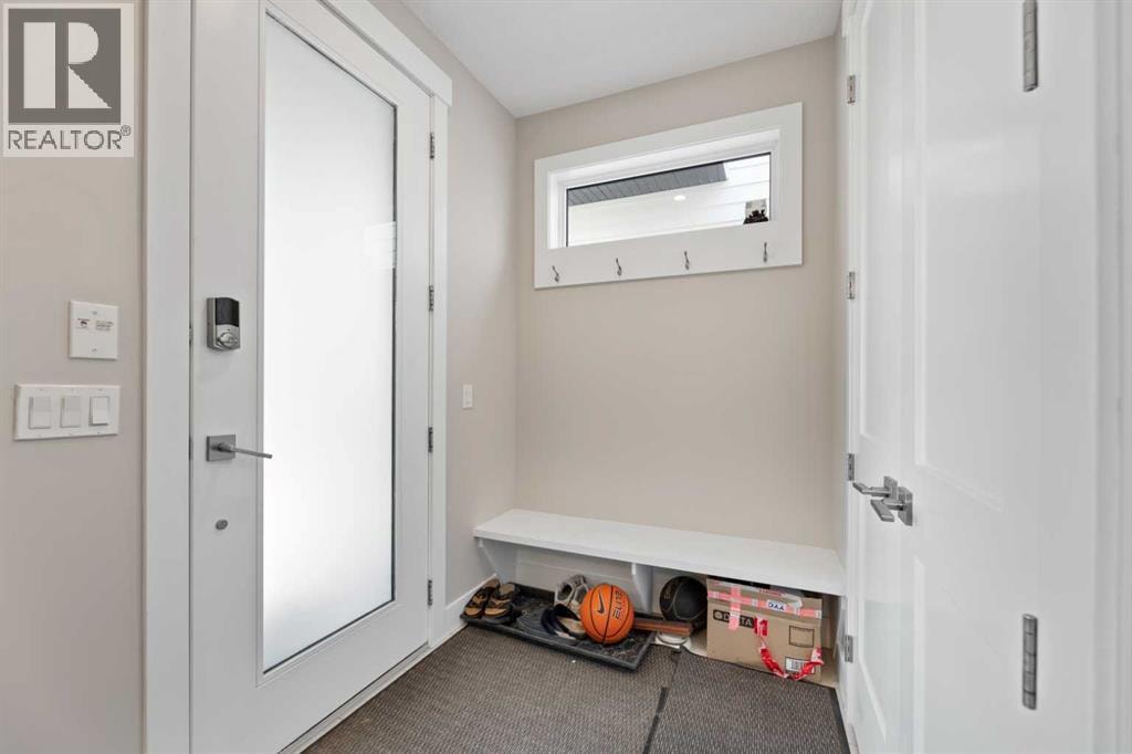2807 36 Street SW — photo 7