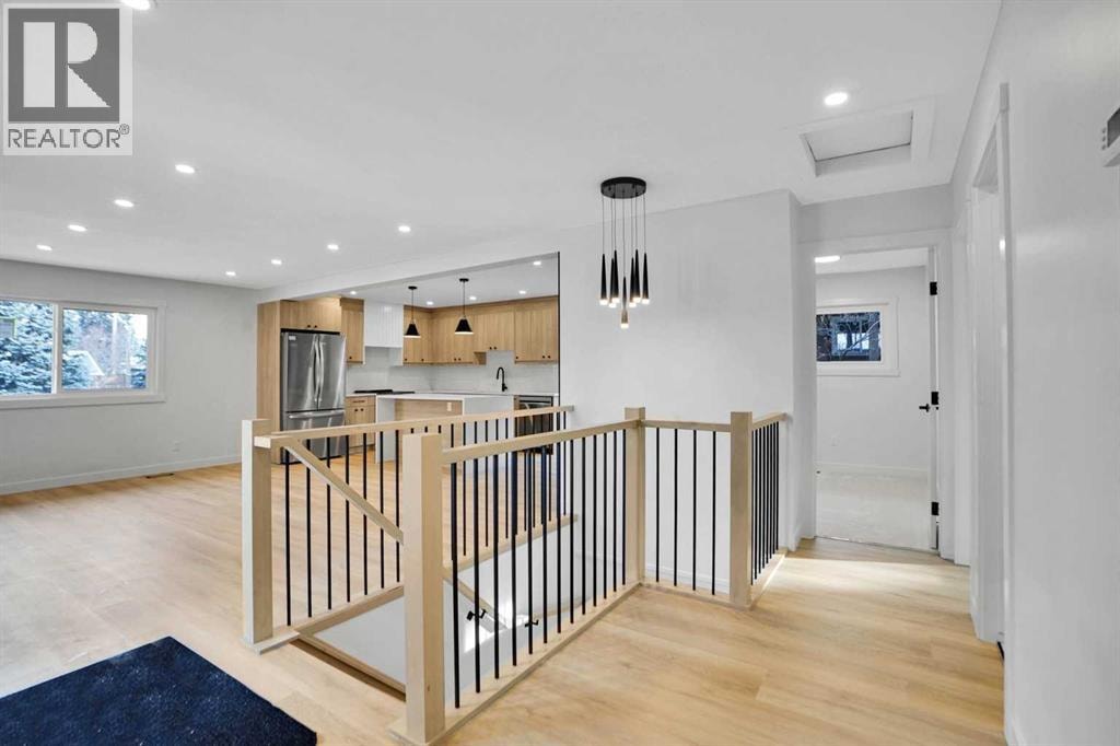 77 Ferncliff Crescent SE — photo 2