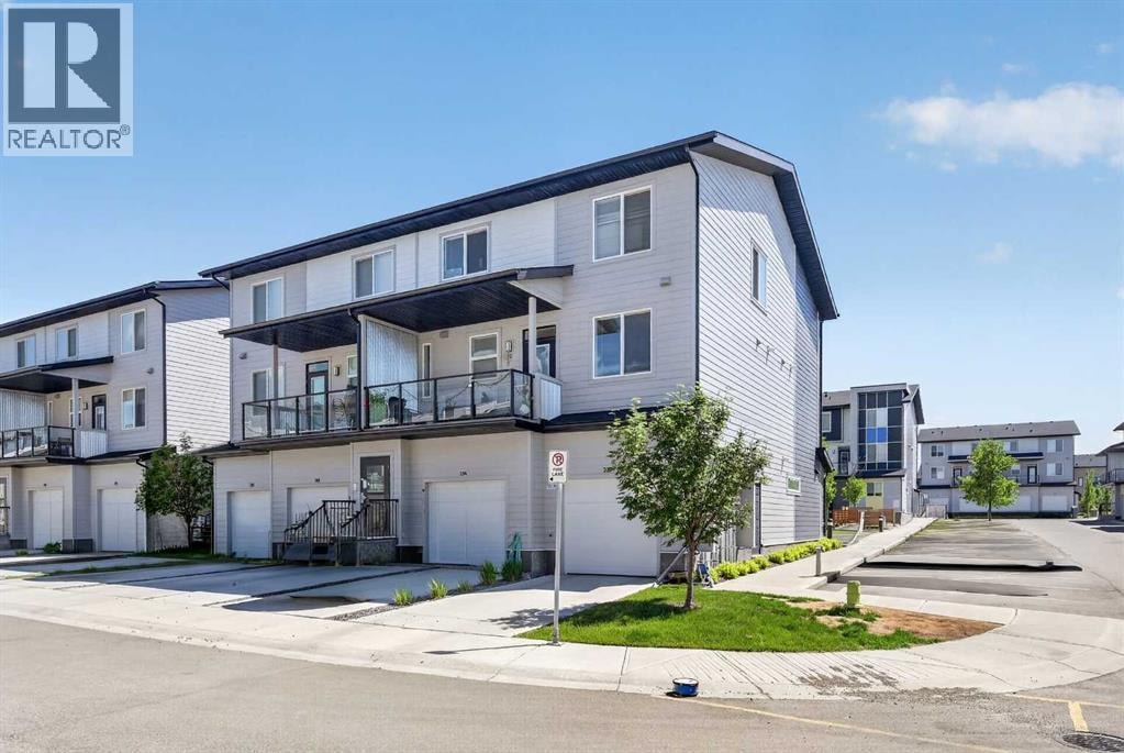 204, 330 Redstone  NE