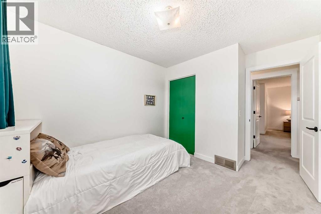 584 Woodhill Place SW — photo 21