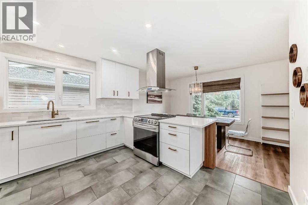 584 Woodhill Place SW — photo 9