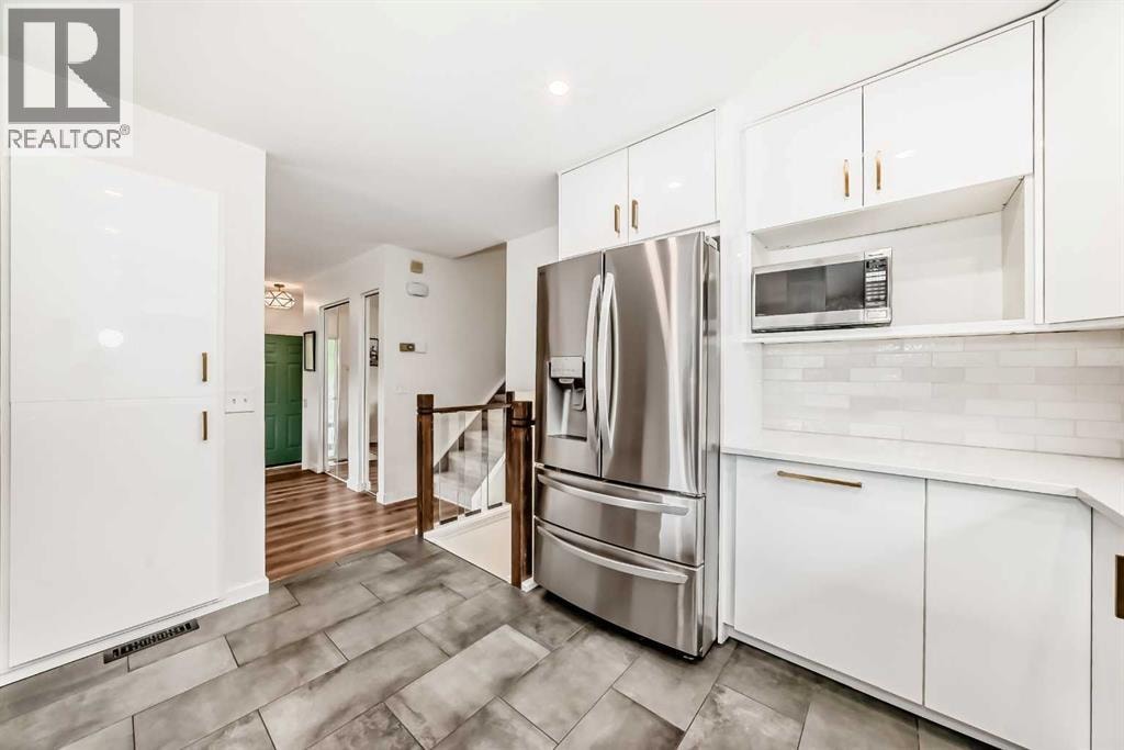 584 Woodhill Place SW — photo 10