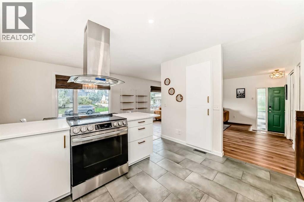 584 Woodhill Place SW — photo 8