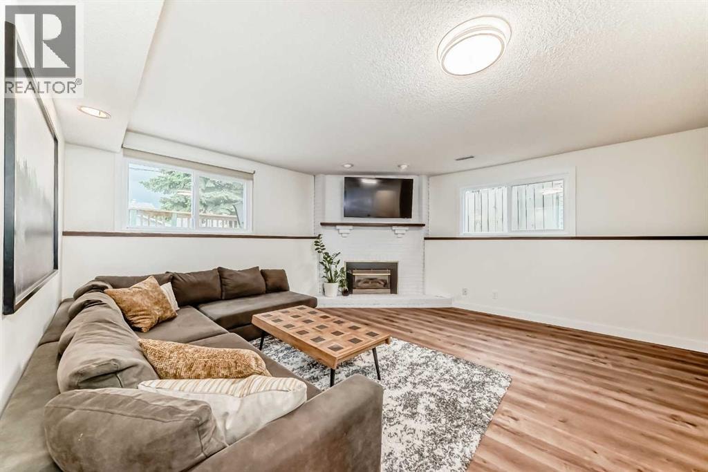 584 Woodhill Place SW — photo 17