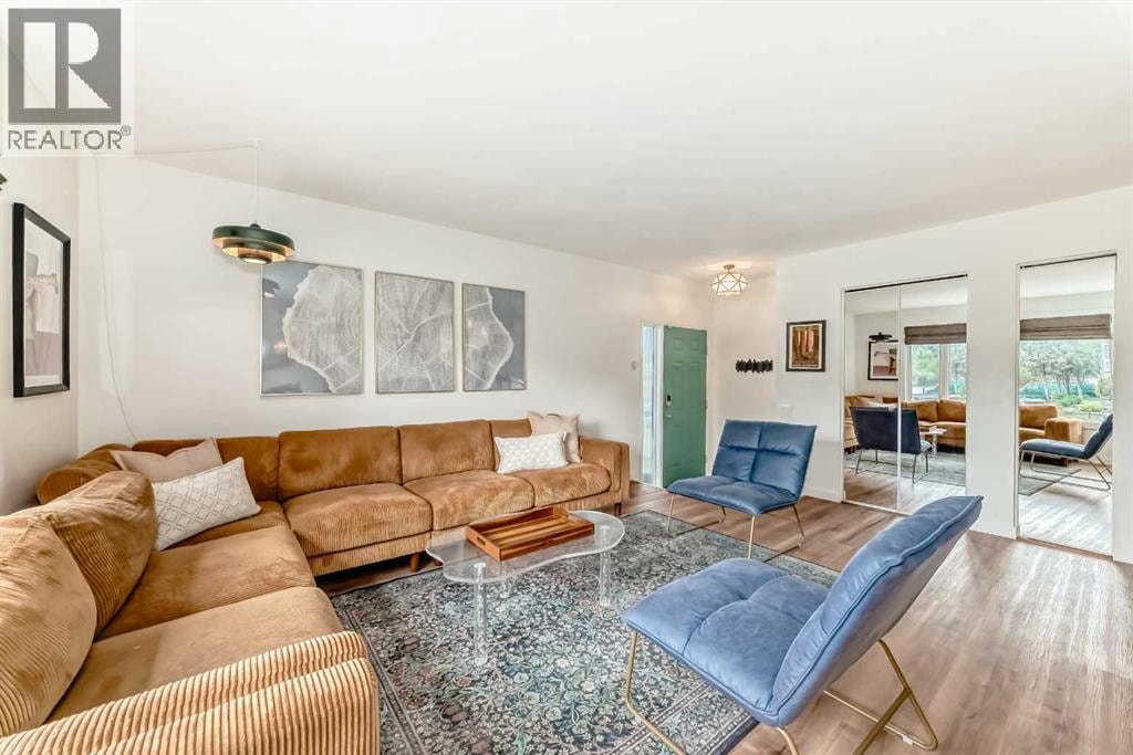 584 Woodhill Place SW — photo 3