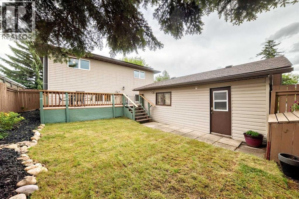 584 Woodhill Place SW — photo 31