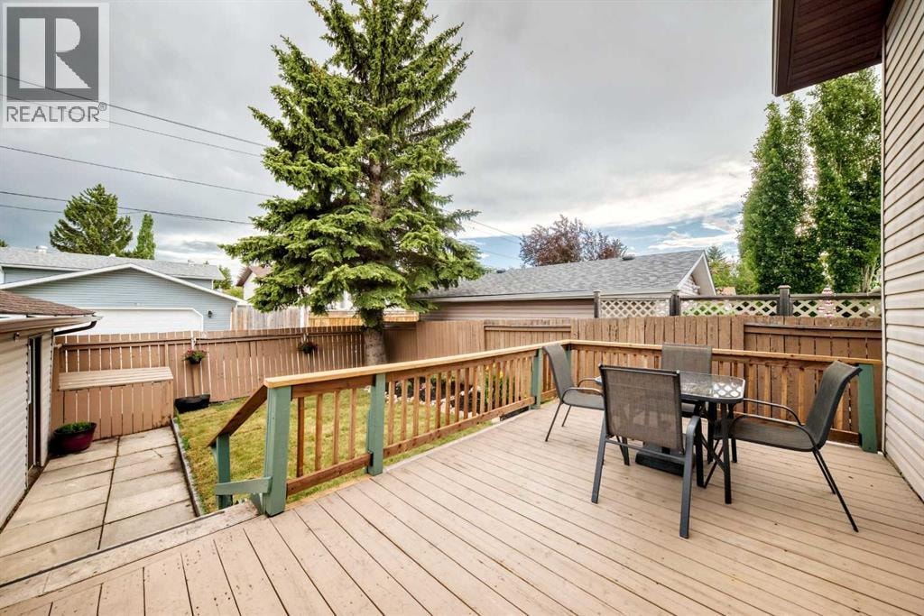 584 Woodhill Place SW — photo 28