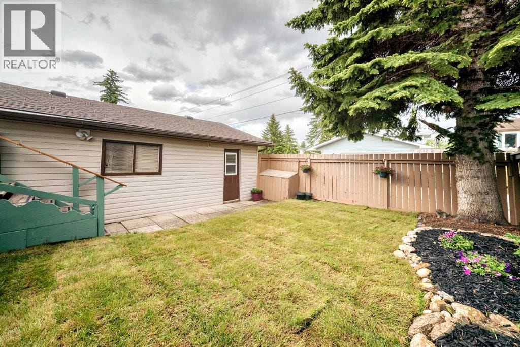 584 Woodhill Place SW — photo 32
