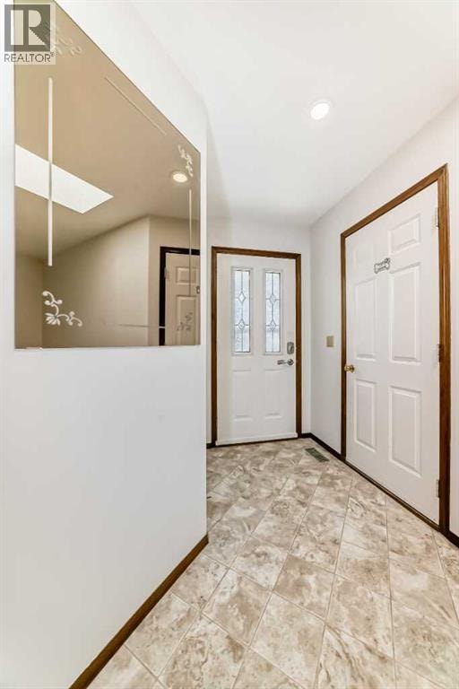 36 Woodside Close NW — photo 5