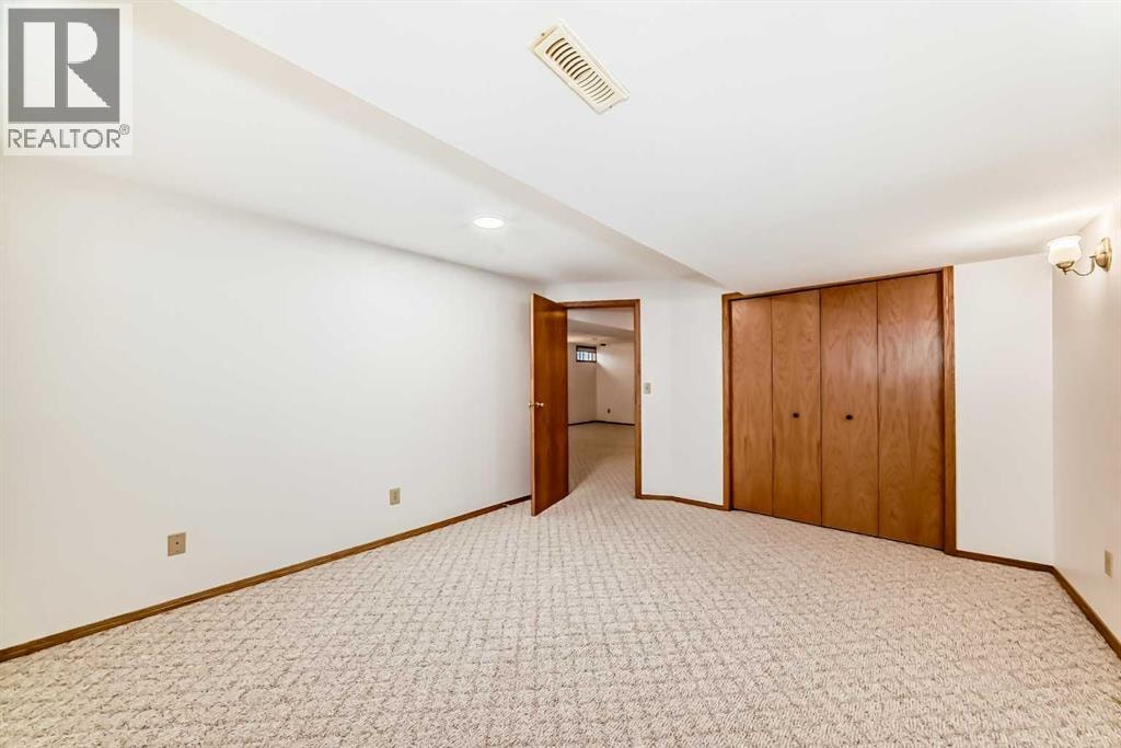 36 Woodside Close NW — photo 37