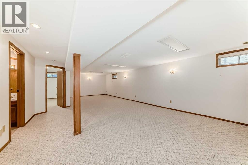 36 Woodside Close NW — photo 33