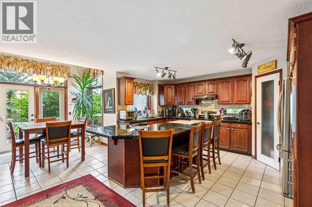 27 Valley Creek Bay NW — photo 10