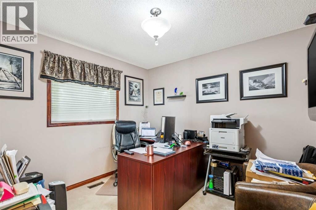 27 Valley Creek Bay NW — photo 36