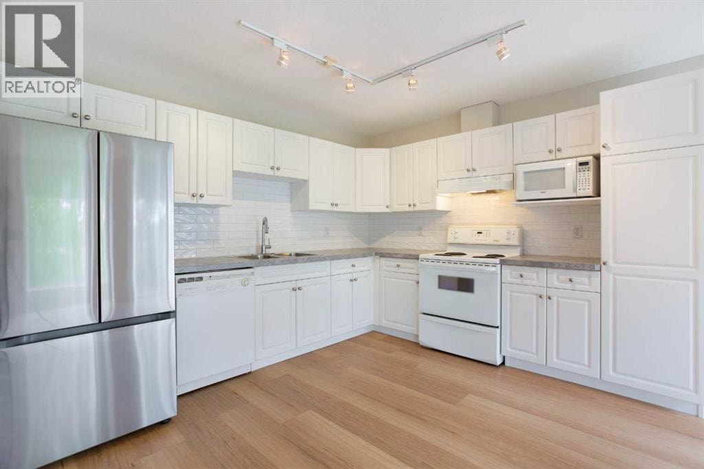 537 Epiphany Bay — photo 8