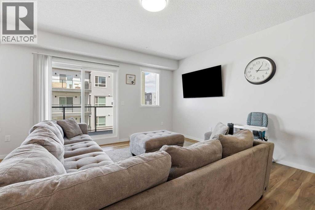 3304, 33 Carringham Gate NW — photo 10