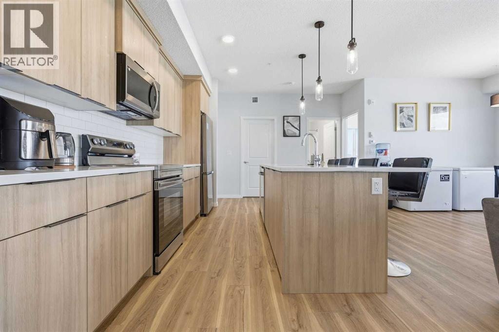 3304, 33 Carringham Gate NW — photo 14