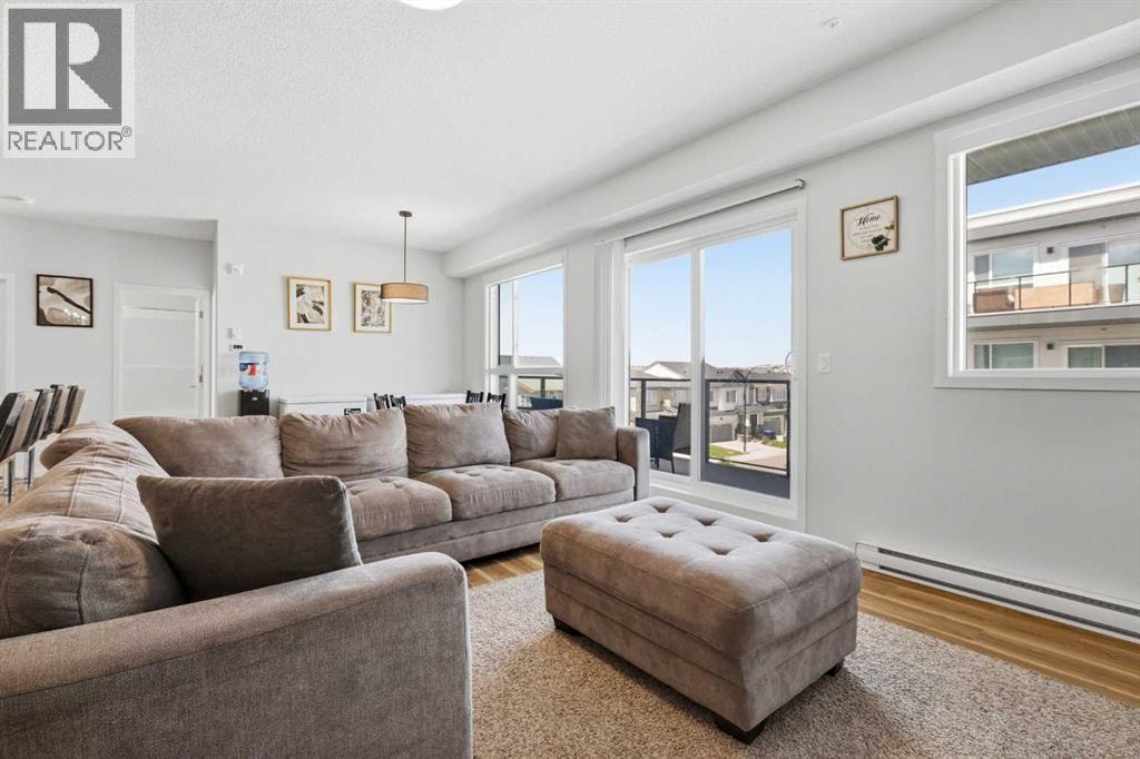 3304, 33 Carringham Gate NW — photo 11