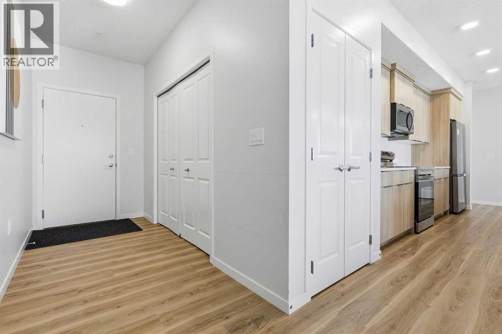 3304, 33 Carringham Gate NW — photo 8
