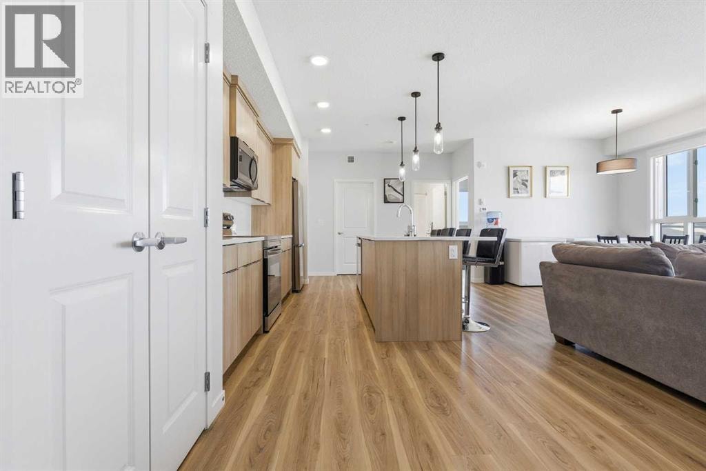 3304, 33 Carringham Gate NW — photo 13