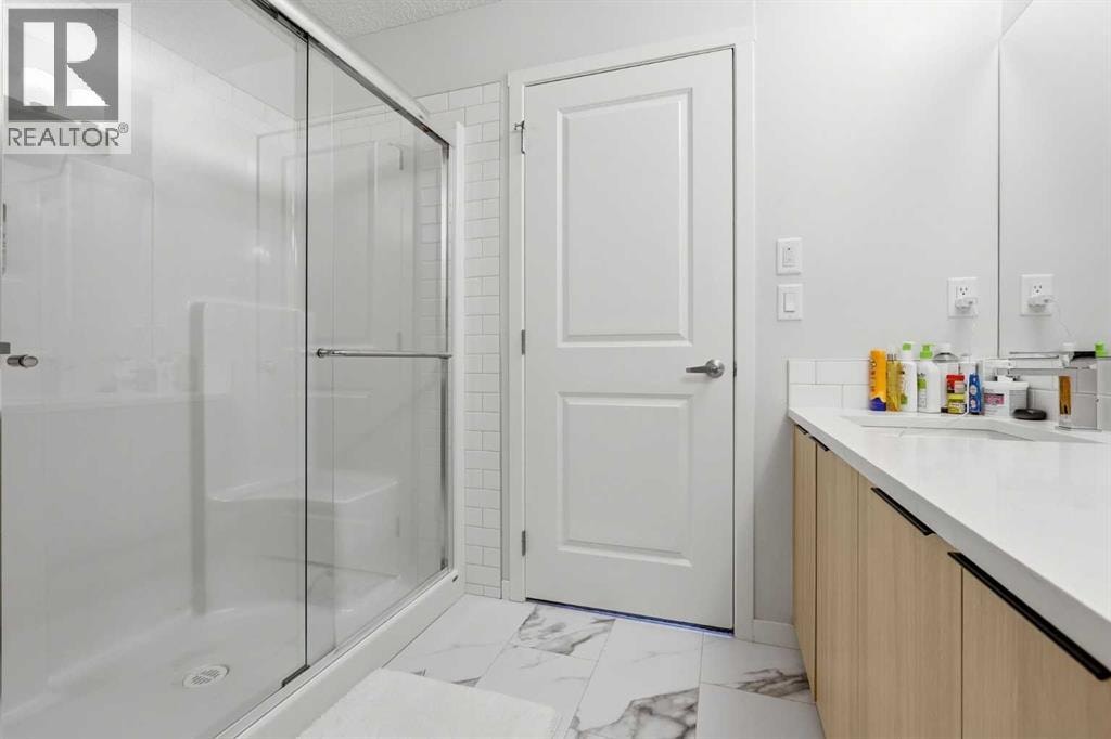 3304, 33 Carringham Gate NW — photo 31