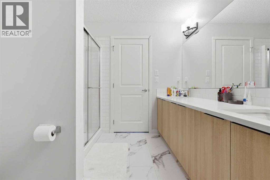 3304, 33 Carringham Gate NW — photo 30