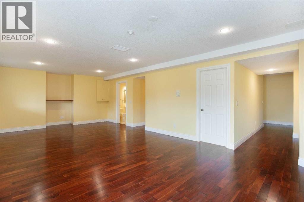 561 Woodbine Boulevard SW — photo 33