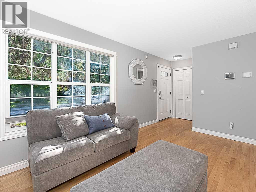 81 Somme Manor SW — photo 4