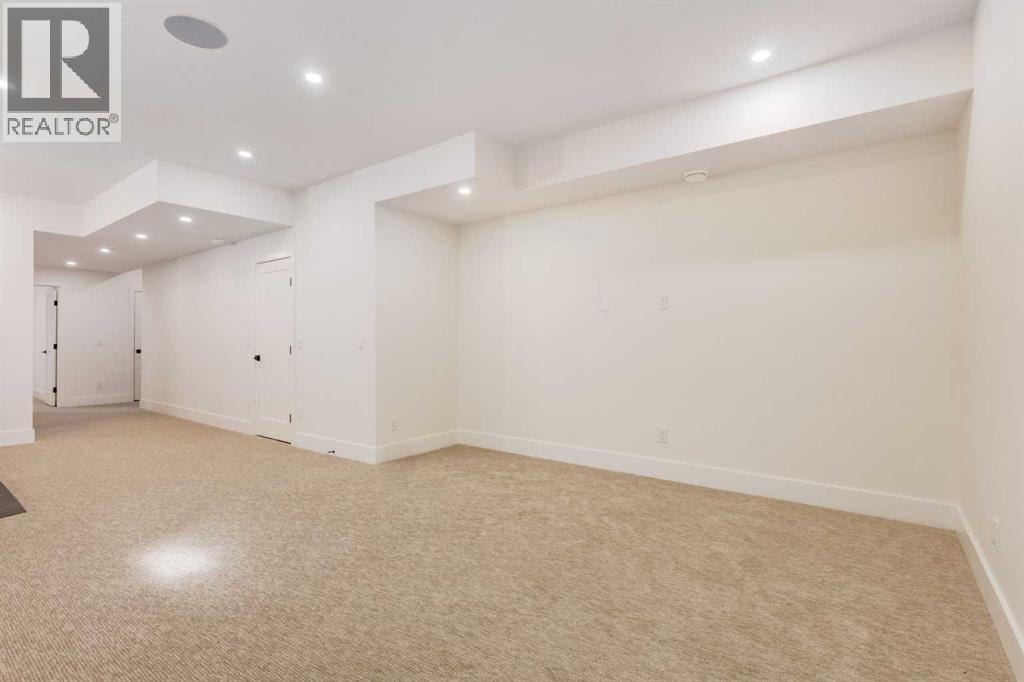631 28 Avenue NW — photo 33