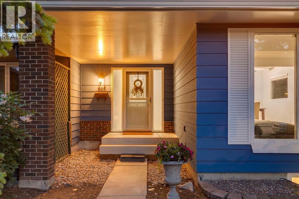 384 Midvalley Drive SE — photo 2