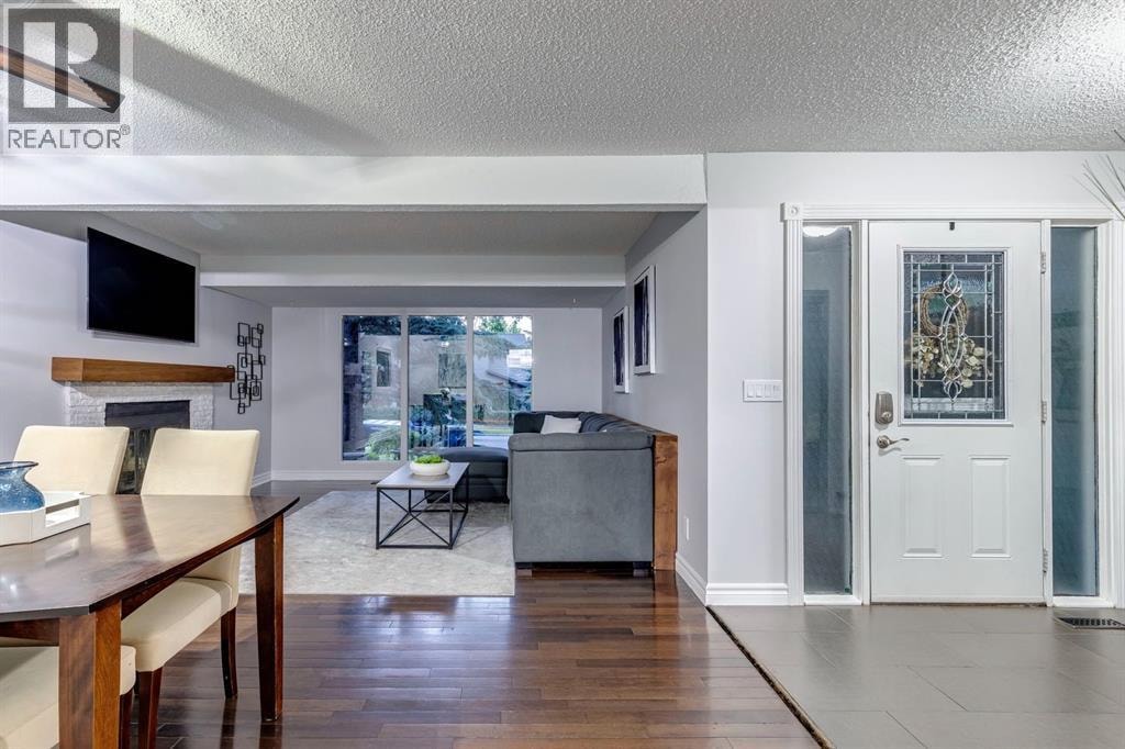 384 Midvalley Drive SE — photo 4