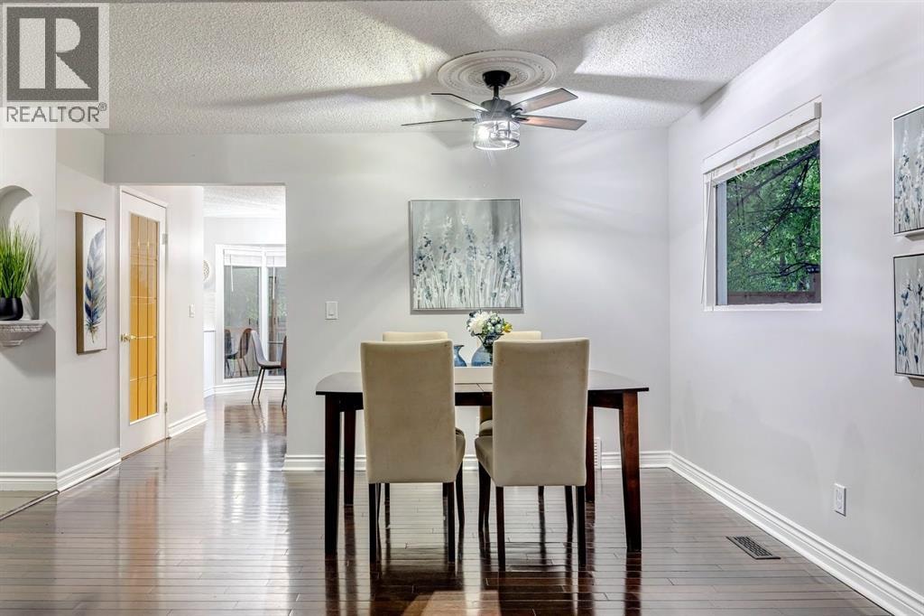 384 Midvalley Drive SE — photo 8